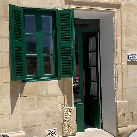 Stylish Typical Maltese Getaway Close To The Sea Слима Экстерьер фото